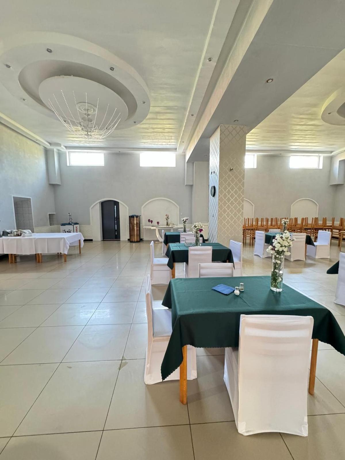 Sredzka Korona Hotel Środa Śląska Buitenkant foto