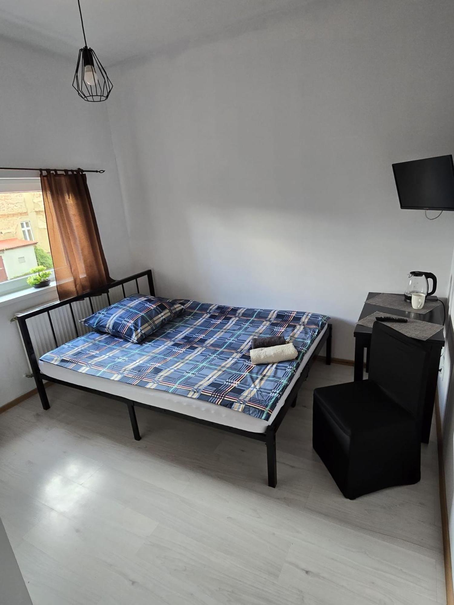 Sredzka Korona Hotel Środa Śląska Buitenkant foto