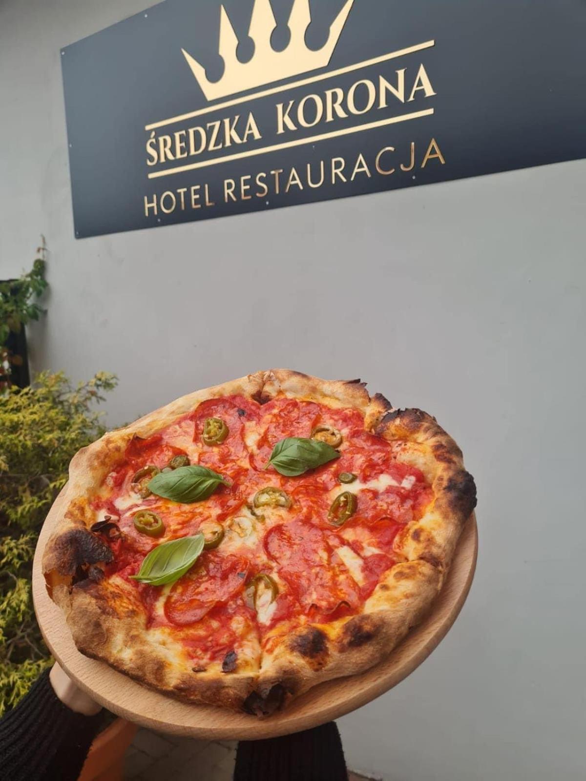 Sredzka Korona Hotel Środa Śląska Buitenkant foto